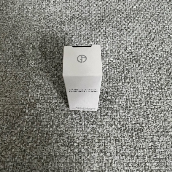 Giorgio Armani Firming Plumping Essence - Picture 4 of 4